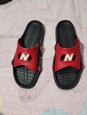 New Balance Slides Sandals Men's Sz 9.5 Slip On Black Red